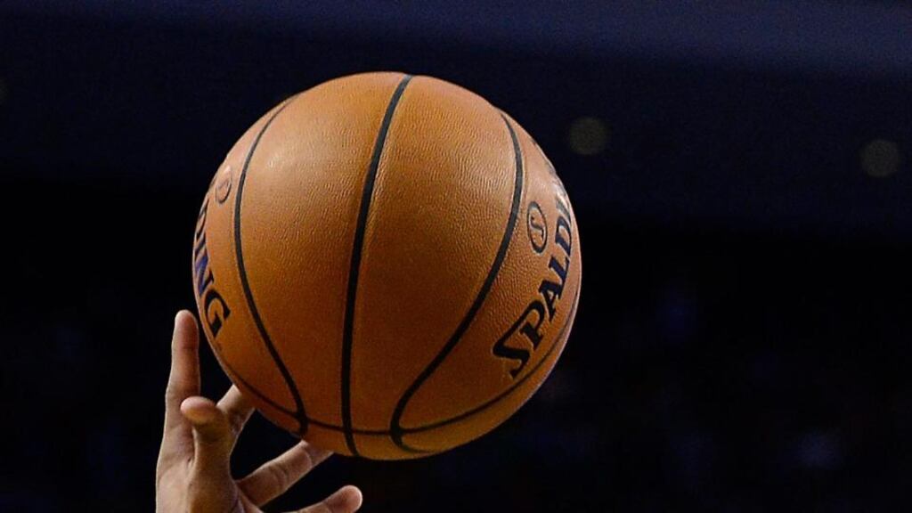 epa04073180 Boston Celtics point guard Jerryd Bayless (L) keeps the ball away from San Antonio Spurs power forward Boris Diaw of France (R) during the second half of their NBA game at the TD Garden in Boston, Massachusetts, USA, 12 February 2014. EPA/CJ GUNTHER CORBIS OUT