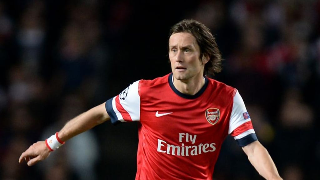 Per Mertesacker and Tomas Rosicky have signed new contracts at Arsenal.