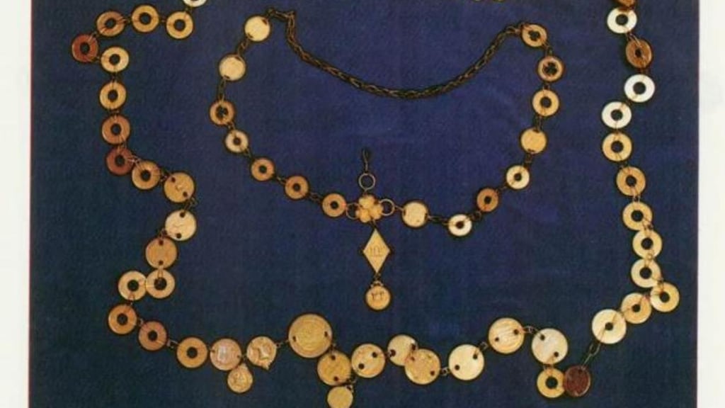 The mayoral chain with the smaller sheriff’s chain. Photograph: City of Limerick Libraries