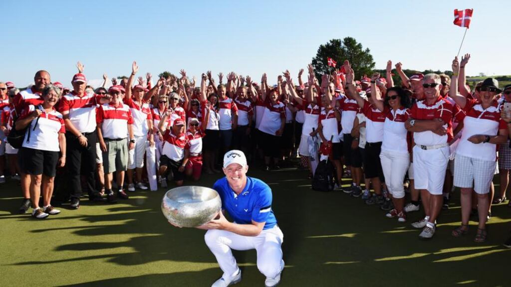 David Horsey of England holds the trophy with the volunteers after winning the Made in Denmark at Himmerland Golf & Spa Resort in Aalborg, Denmark. Photo: Stuart Franklin/Getty Images