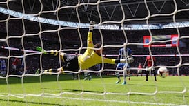 United ‘clear favourites’ for the league, says Van Persie