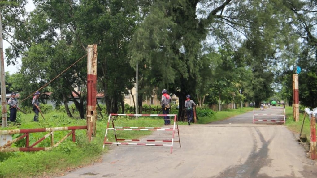 A checkpoint leads into the Aung Mingalar sector of Sittwe. Photograph: Tom Farrell