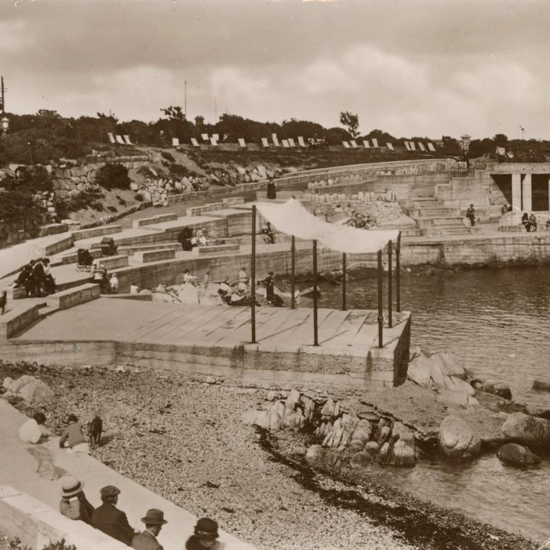 Courtesy of dlr Local Studies, Séamus Kearns Postcard Collection, dlr LexIcon