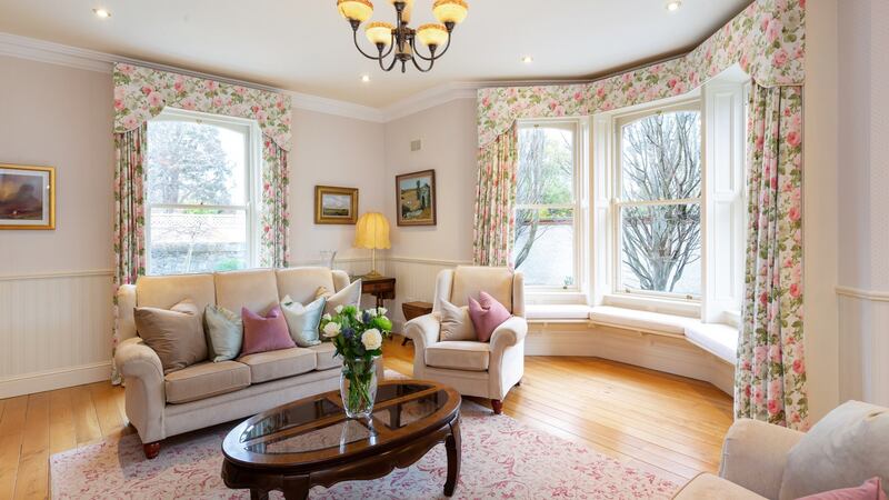 Drawingroom with bay window