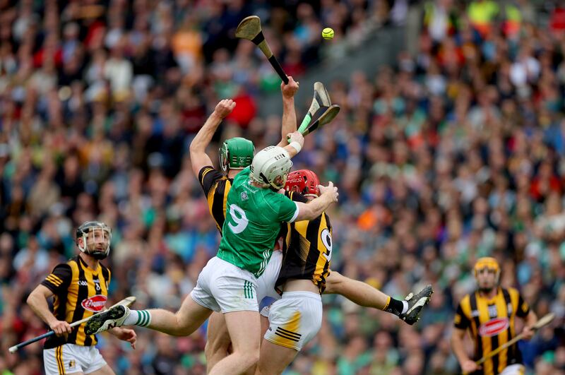 Kilkenny’s Tommy Walsh and Adrian Mullen with Cian Lynch of Limerick
in the All-Ireland hurling final at Croke Park. Photograph: James Crombie/Inpho