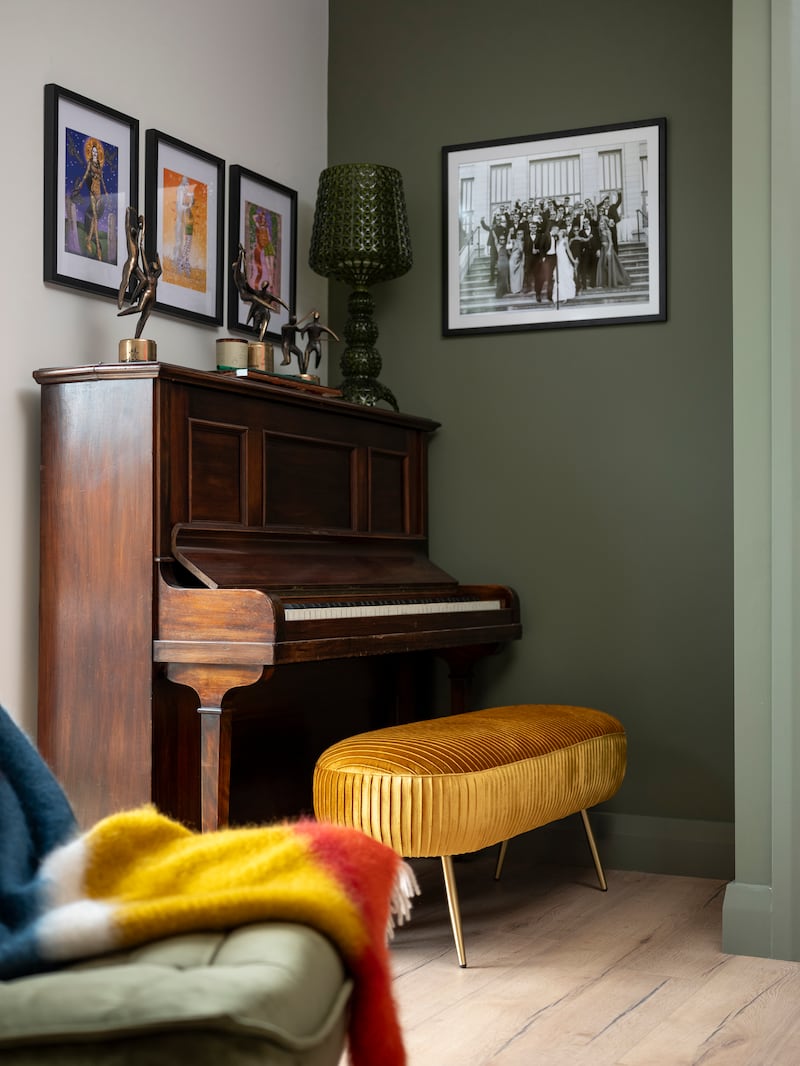 Colour drenching in Dulux Heritage DH Slate