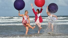 Kerry crowds cheer on the Roses... but slip off for the match