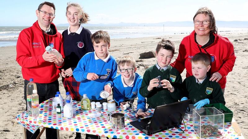Young people are being encouraged to tackle the threat of microplastics ahead of Earth Day 2018. Pictured are professor Gordon Chambers, DIT School of Physics and Clinical & Optometric Sciences, Emily McDermott (16), Cillian Molony (10), Eoin Hoban (10), Daniel Chambers (9), Conor Chambers (7) and Dr Siobhan Daly, Assistant Head of School, DIT School of Physics and Clinical & Optometric Sciences at Dollymount Strand in Dublin. Photgraph: Marc O’Sullivan