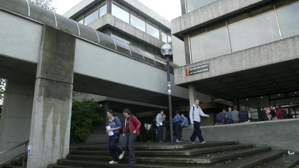 At present, links between further education and third level are ad hoc and vary from college to college and course to course.