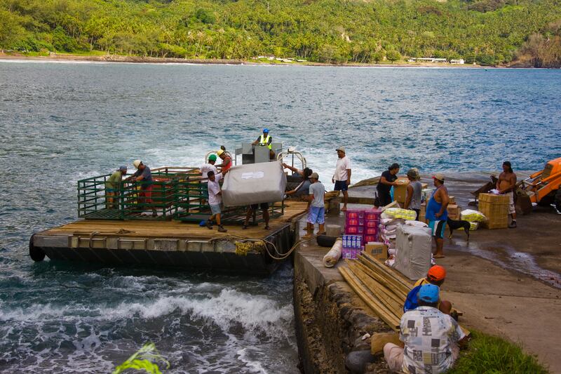 Unloading cargo from the Aranui 5