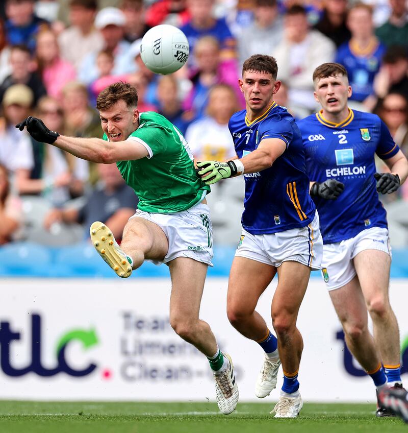 Tailteann Cup Semi Final, Croke Park, Dublin 22/6/2025
Wicklow vs Limerick
Limerick's James Naughton with Wicklow’s Darragh Fee and Tom Moran
Mandatory Credit ©INPHO/Tom O’Hanlon