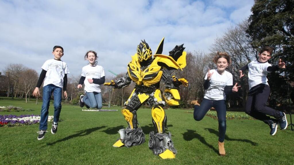 Sarah Guillement, Kacey Phillppe, Kiran Byrne and Nathan Kennedy pictured with Bumblebee the Robot at Merrion Square, Dublin for the launch of Tech Week 2016