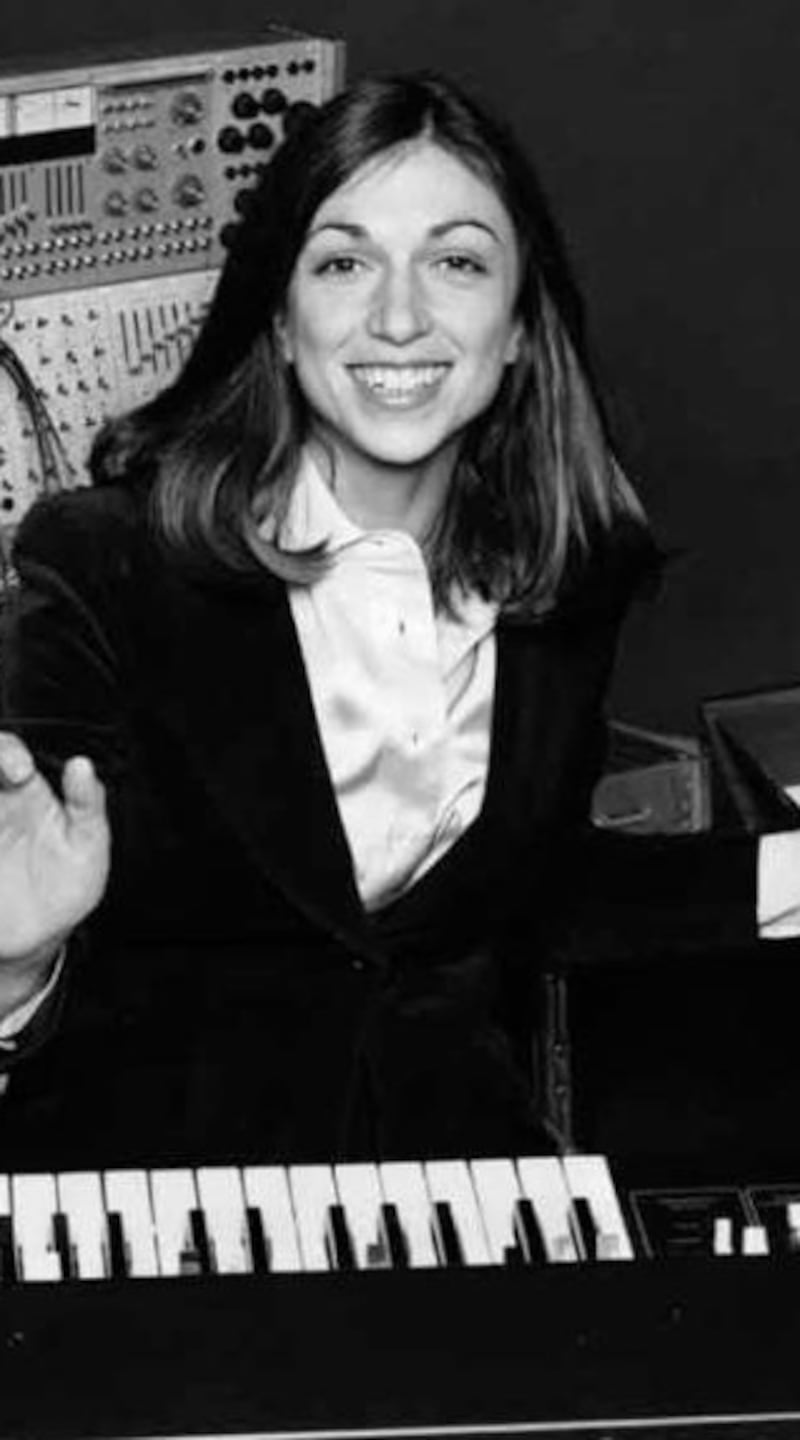 Suzanne Ciani back in 1976, in a scene from Lisa Rovner’s 2020 documentary Sisters with Transistors: In the 1970s, the industry expected female artists to be like Joni Mitchell and Carole King. Where was her guitar? Why wasn’t she singing?