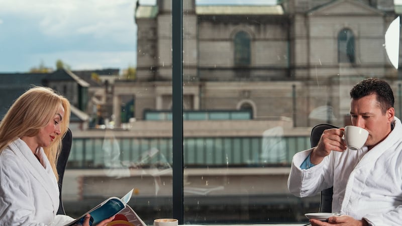 Escape from your busy life with a comfortable relaxing break at Radisson Blu Hotel Athlone