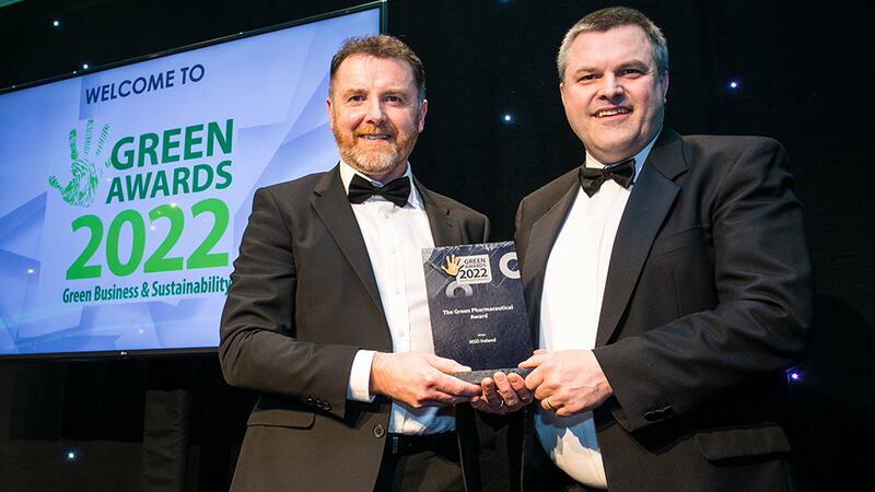 Richard Alexander, Sustainable Fuels Lead at Calor, presents The Green Pharmaceutical Award to Kieran Ryan, MSD Ireland.