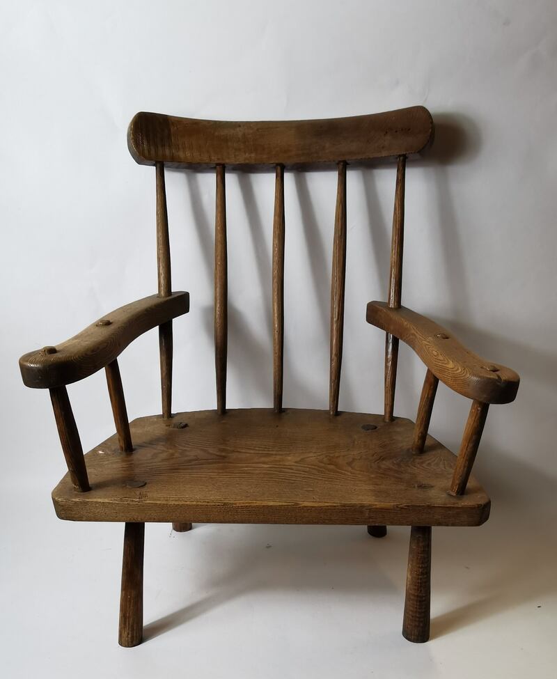 Lot 283: 19th century ash hedge chair from Co Monaghan, €300-€400