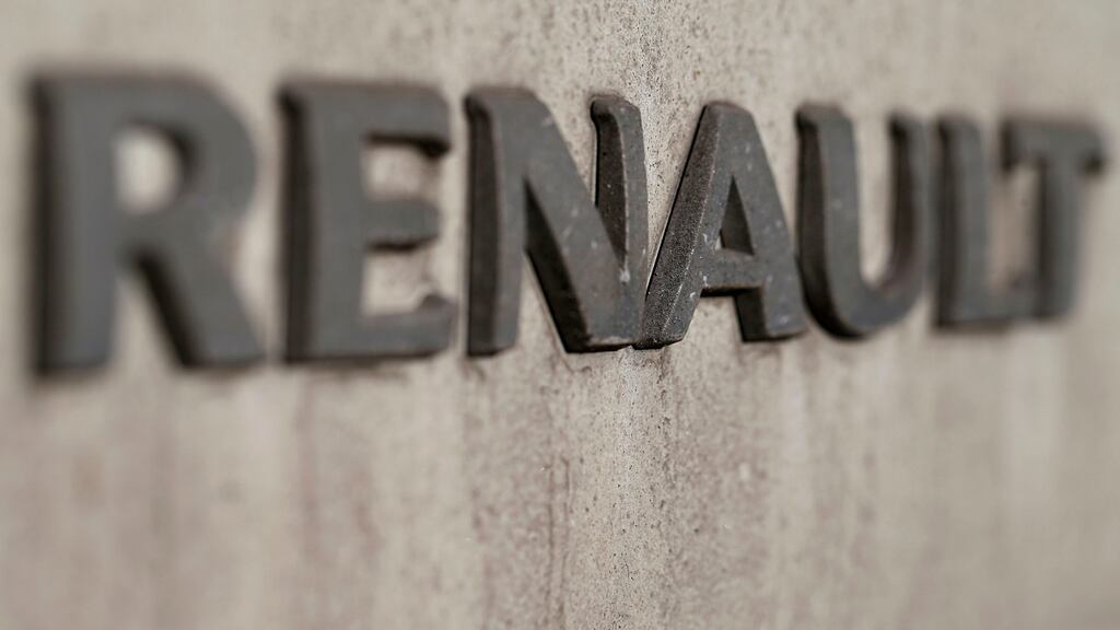 Renault will recall 15,800 Captur SUVs to fix pollution-control systems and offer voluntary emissions- system updates for about 700,000 vehicles as the French carmaker seeks to avoid a Volkswagen AG-type crisis. (Photograph: Christian Hartmann/Reuters)