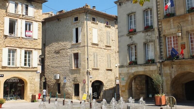 Lofty one-bedroom apartment overlooking the market square  in  Bagnols-sur-Cèze, France