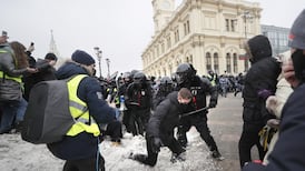 Thousands of Russians defy crackdown to join anti-Putin protests