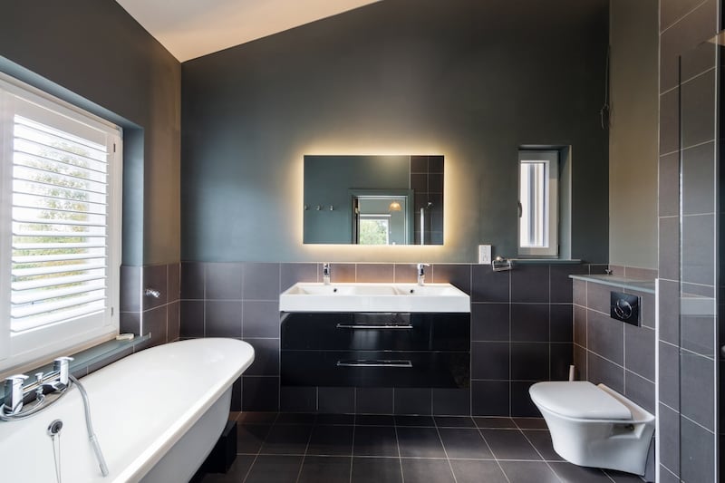 En suite for main bedroom