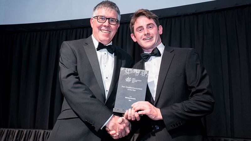 Dave O'Donoghue, Managing Director, AccountancySchool.ie, presents the Part - Qualified Accountant of the Year award to Michael Dunphy, ifac.