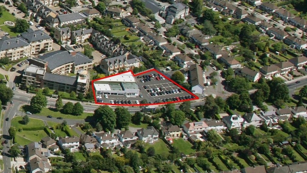 The site is located in a mature residential setting beside the five-storey Trimbleston apartment scheme and a terrace of neighbourhood shops.