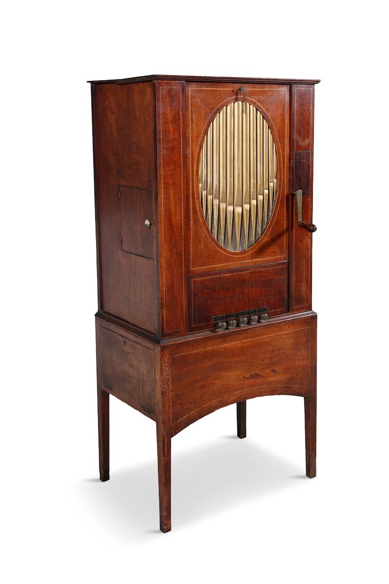 George III inlaid mahogany chamber barrel organ by Astor & Co €3,000-€5,000