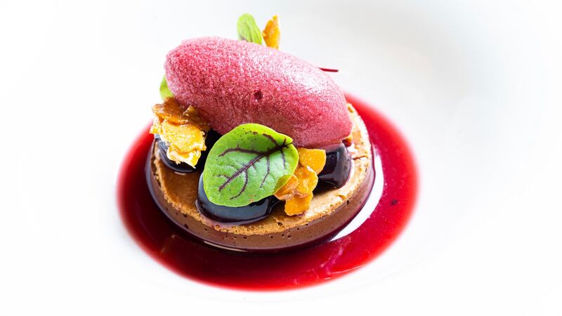 Chocolate cremeux feuilletine, cherries