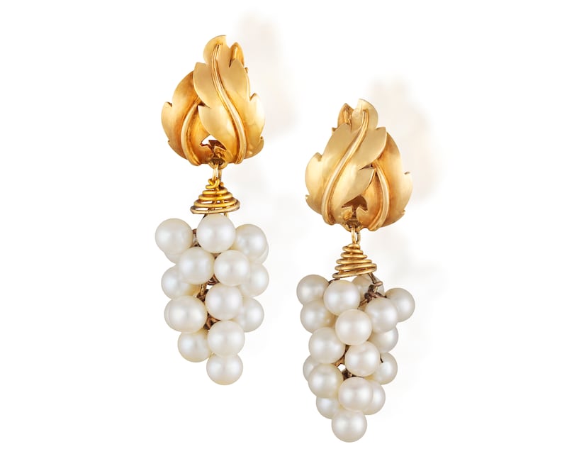 Cultural pearl pendant ear clips (€8,000-€10,000)