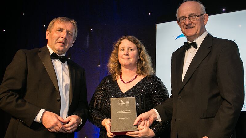 Minister Michael Creed and Tom Kelly, Divisional Manager for Cleantech, Electronics and Lifesciences, Enterprise Ireland presents The Digital Ocean Achievement Award to Charlotte O'Kelly, TechWorks Marine.