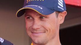 Moreno takes red jersey from Roche after stage win