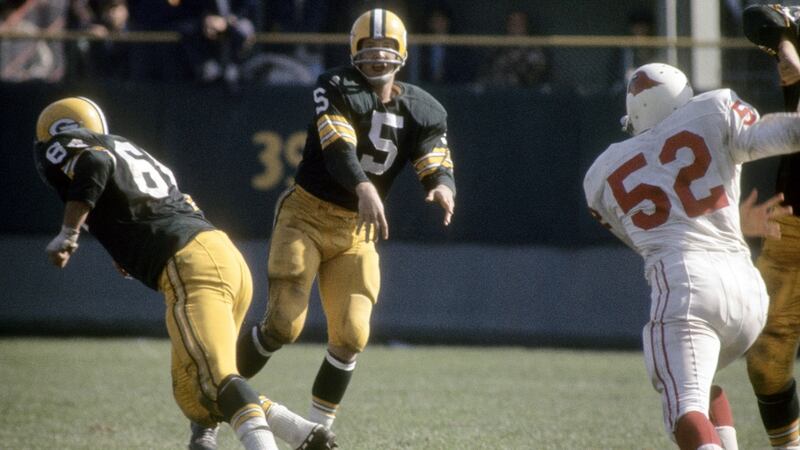 Paul Hornung of the Green Bay Packers throws a pass against the St. Louis Cardinals circa early 1960’s. Photo: Focus on Sport/Getty Images
