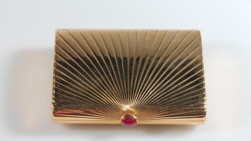An Art Deco gold compact, topped with a ruby cabochon, signed Cartier, Paris (€7,500-€8,000) at O’Reilly’s
