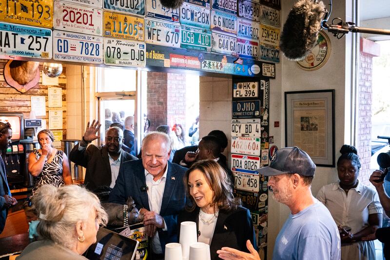 Kamala Harris and Tim Walz visit the Sandfly Bar-B-Q in Savannah, Georgia. Photograph: Haiyun Jiang/The New York Times