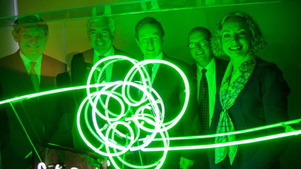 Pictured are (left to right) Pat O’Doherty, CEO, ESB; Minister for Communications, Energy and Natural Resources, Alex White; Taoiseach Enda Kenny; Sean Atkinson CEO, SIRO; and Anne O’Leary, CEO, Vodafone at the launch of SIRO.