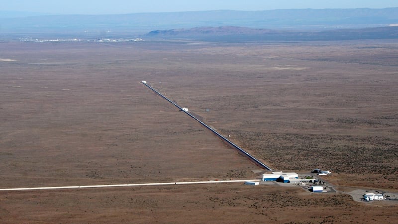 There are two LIGO detectors (above) in the US, one in Washington state and another in Louisiana, about 3,000km apart. Each arm of the L-shaped detectors measures about 4km. Lasers fire beams of light along these arms.