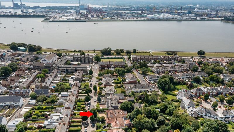 View south to the seafront and Dublin Bay