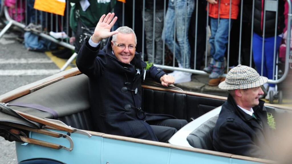 Grand Marshall Stephen Roche waves to the Dublin crowds.