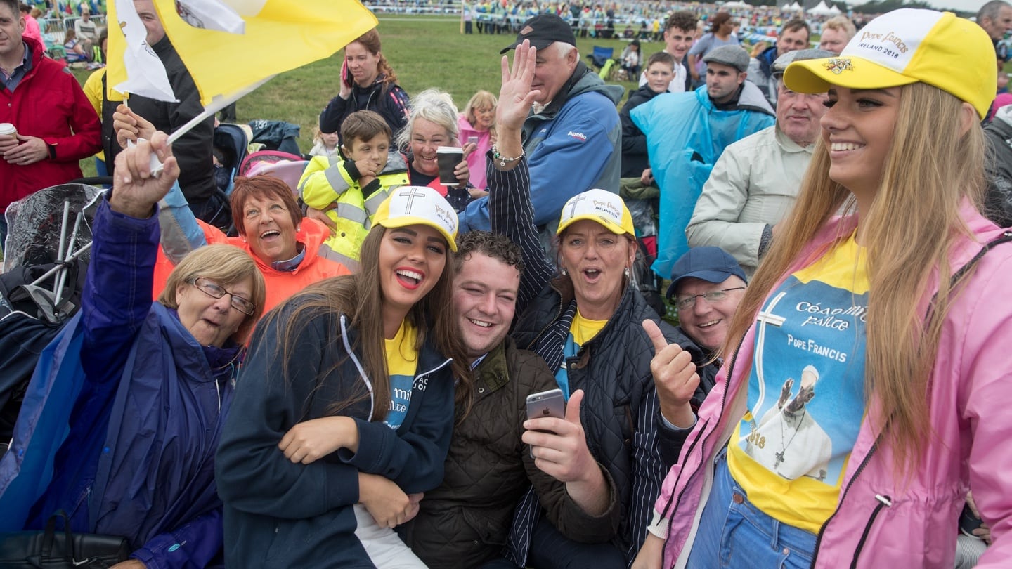 Crowds gather for the Closing Mass in Phoenix Park. A congregation of approximately 500,000 people have gathered. Photograph:  Matt Cardy/Getty Images