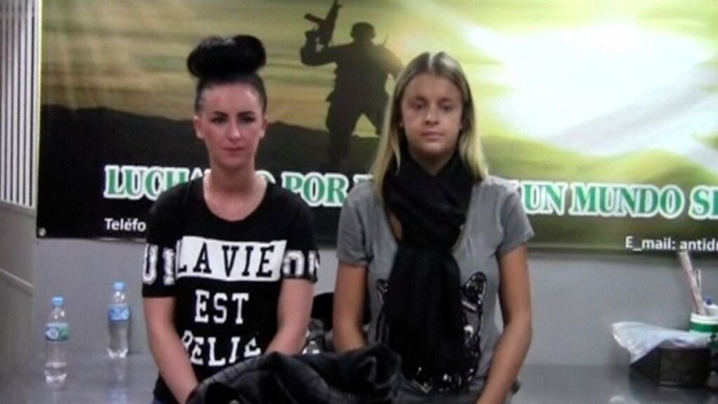 Irish woman, Michaella McCollum Connolly (left) (20), and British woman Melissa Reid (19), stand as they are being questioned by police in Lima in this still image taken video provided by the police.