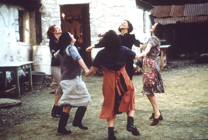 3 WED 31st MAR '99: Film of the Brian Friel play DANCING AT LUGHNASA. With Meryl Streep and Bríd Brennan.