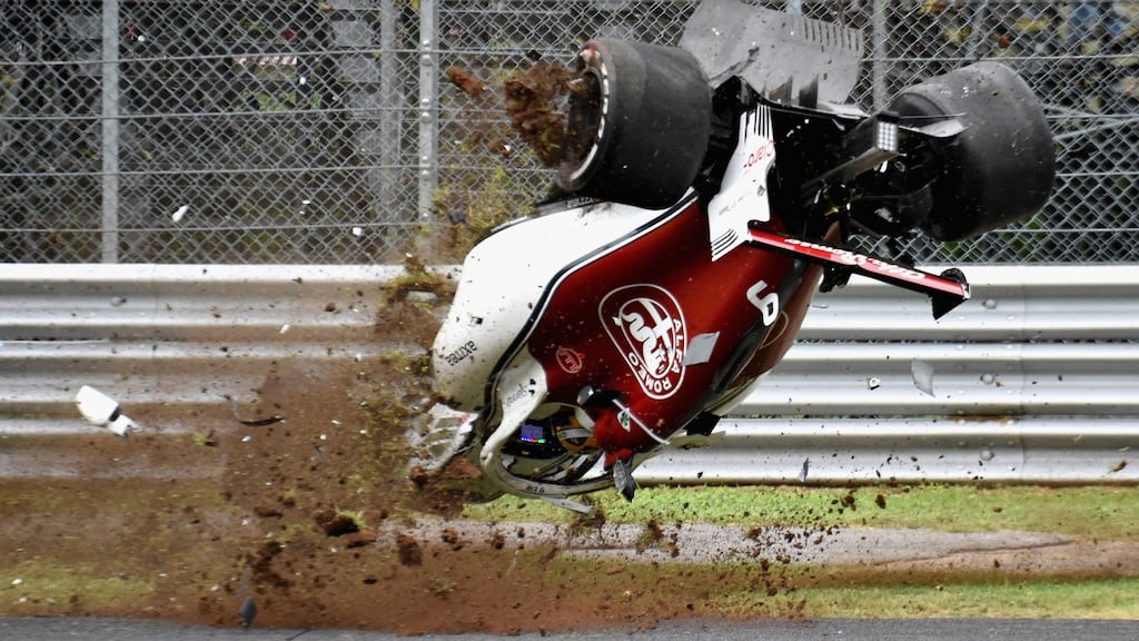 Marcus Ericsson of Sweden driving the (9) Alfa Romeo Sauber F1 Team C37 Ferrari crashes during practice for the Italian Grand Prix at Monza. Photo: Getty Images/Getty Images