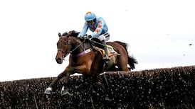 Un De Sceaux defies conditions to open campaign in style