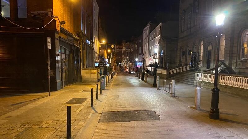 A deserted South William Street in Dublin at 7.15pm on Saturday. Photograph: Colm Keena