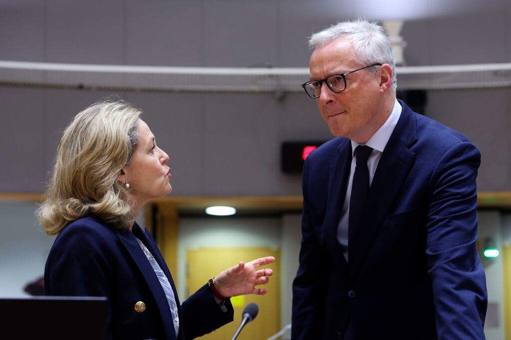 Spain's First Deputy Prime Minister and Economy Minister, Nadia Calvino, speaks with French Minister of the Economy, Finance and Recovery, Bruno Le Maire, at the start of the European Finance Ministers Council in Brussels ,on Friday. The council failed to agree on the future of EU budget rules  (Photo: Shutterstock)