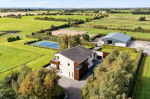 Expansive home with equestrian facilities on edge of the Curragh for €1.35m