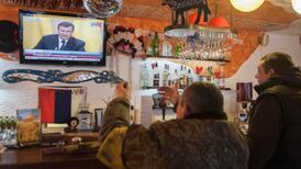 Yanukovich defiant as armed groups take airfields, buildings in Crimea