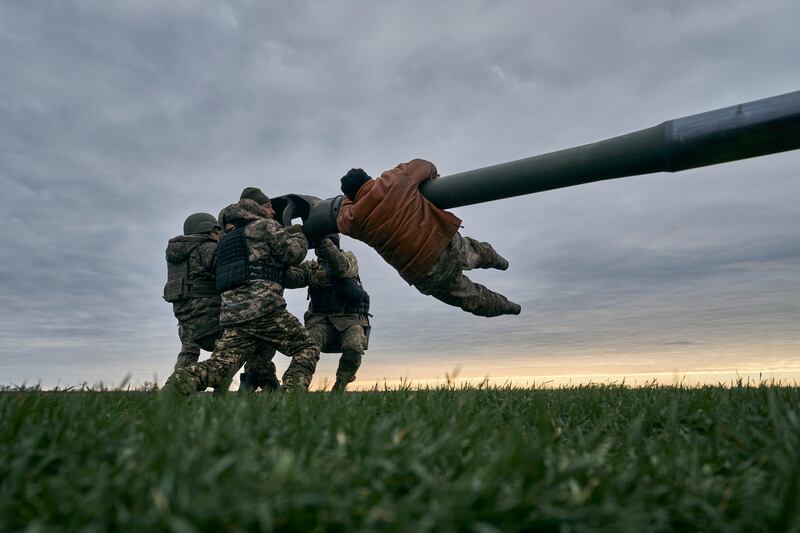 Ukrainian soldiers prepare a US-supplied M777 howitzer to fire at Russian positions in the Kherson region. Photograph: AP