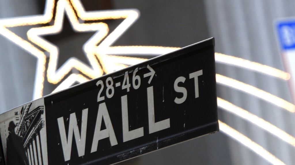 Investors have rushed into the derivatives market to protect corporate bond portfolios from a possible sell-off, as they grapple with the growing risk that the recent slump in stock prices will spread to companies’ debt.