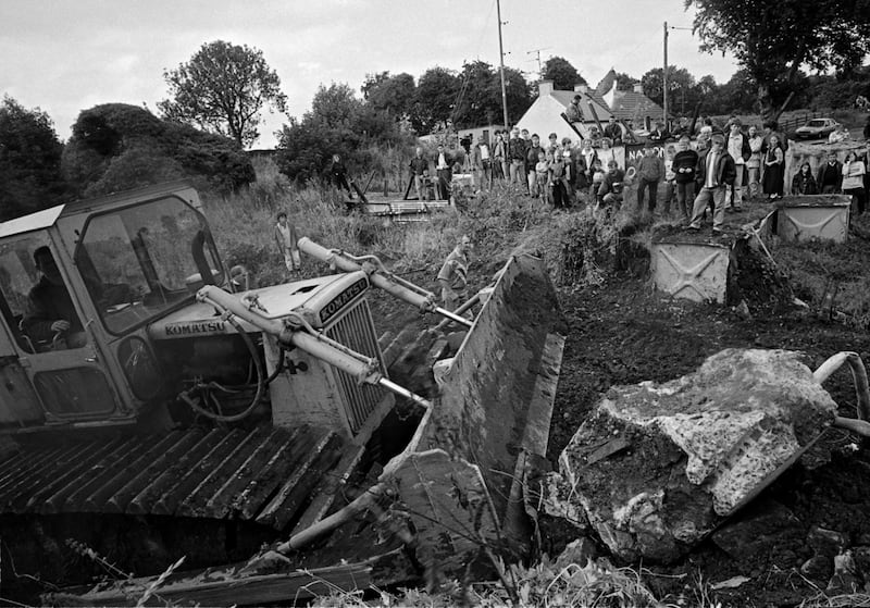 All photographs copyright Tony O'Shea - "Border Roads"1990 -1994 is available from caferoyalbooks.com